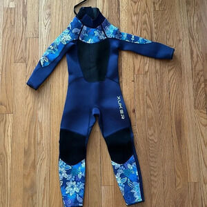 Xuker wet suit navy with floral girls long sleeve 10.5” pit to pit like new